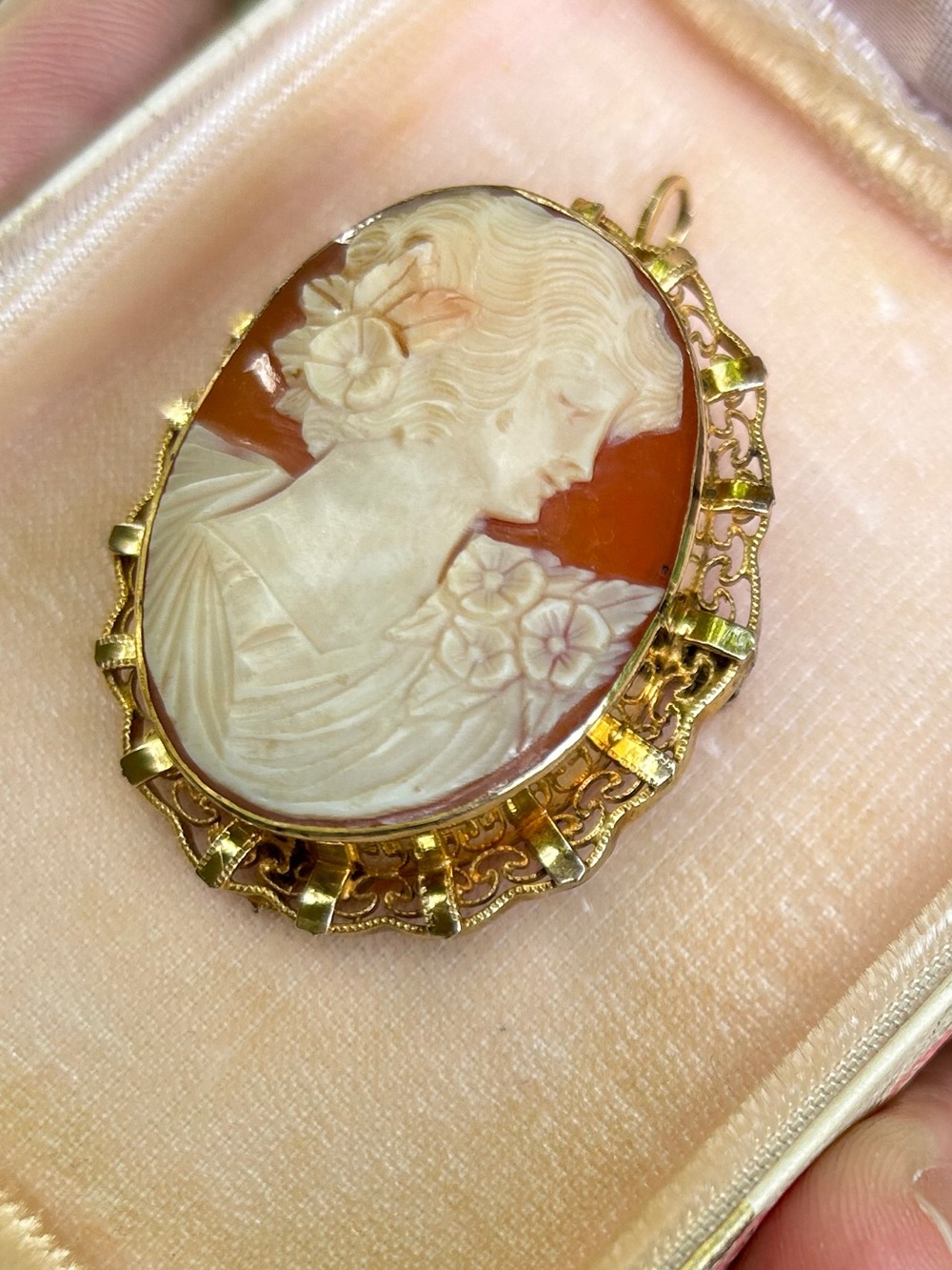 Vintage 1/20 12K Gold Filled Cameo Brooch/Pendant Hand Carved Shell - Picture 3 of 8